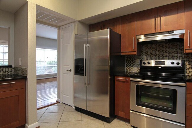 Building Photo - 1300 Augusta Dr