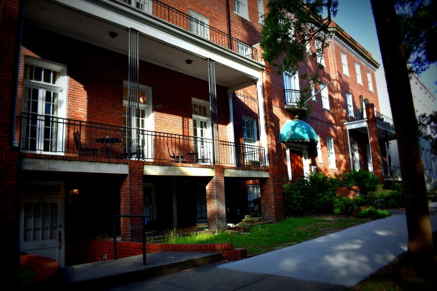 Entrance off W. Ogelthorpe - 101 W Oglethorpe Ave