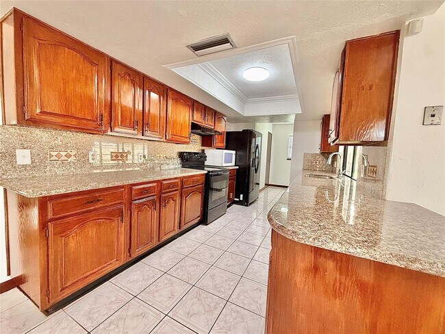 Building Photo - 7111 El Sereno Dr