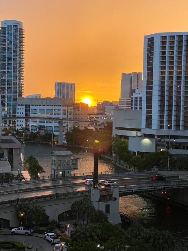 Building Photo - 465 Brickell Ave