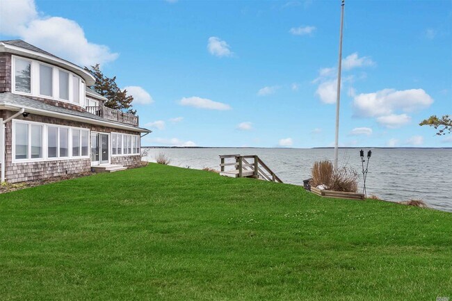 Primary Photo - 4170 Peconic Bay Blvd