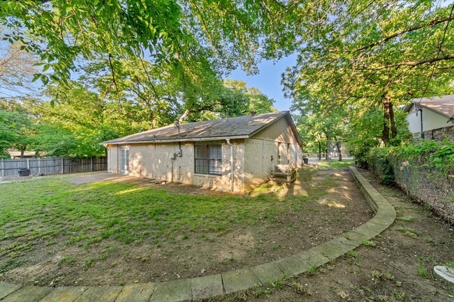 Building Photo - 121 Lake Vista W