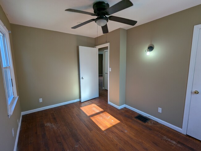 Building Photo - 549 S Ashburton Rd