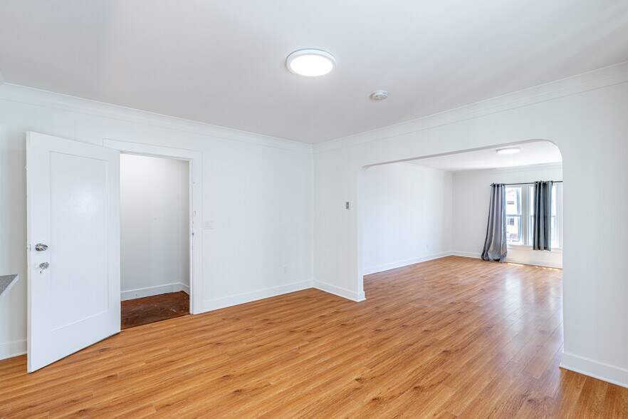 Building Photo - 232 N New Hampshire Ave