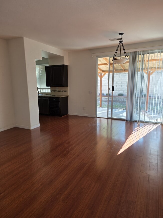 Building Photo - 10754 Westonhill Dr