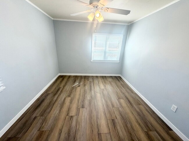 Building Photo - 2 bed 1 bath SFH near USC with gated parking