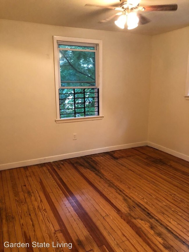 Building Photo - 64 Cedar Ave