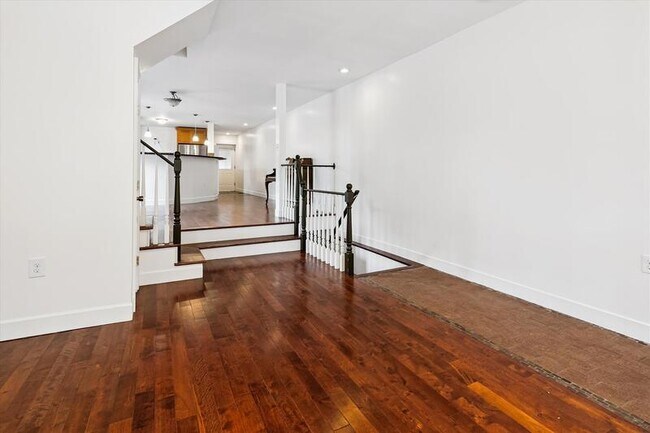 Building Photo - 345 E 28th St