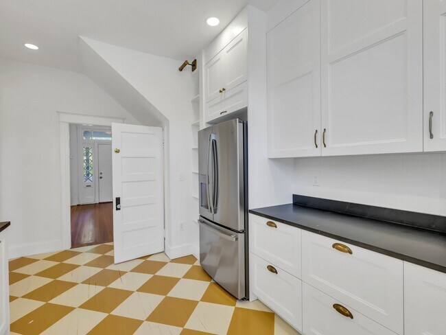 Building Photo - 2611 11th St NW
