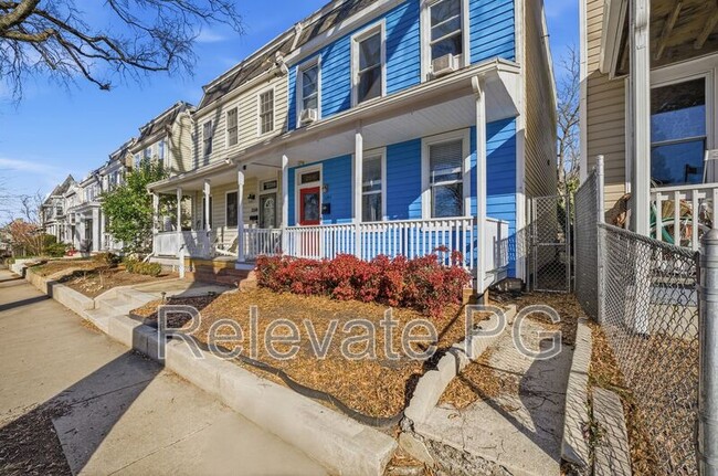 Building Photo - 2206 Parkwood Ave