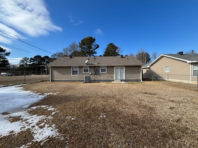 Building Photo - 2007 Cloverdale Rd