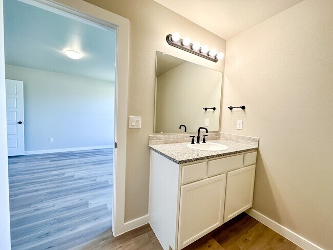 Building Photo - 3-Bedroom Home in West Lubbock!