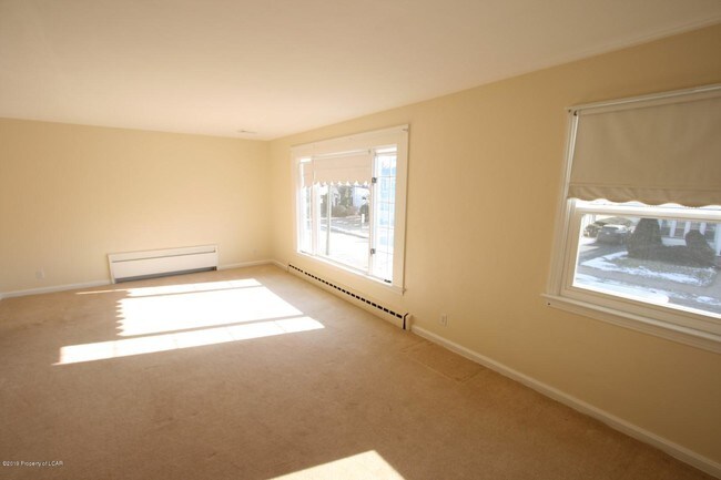 Building Photo - 568 Ford Ave