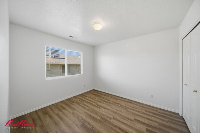 Building Photo - Newly Updated and Move-In Ready 3 bedroom 2 bathroom Home