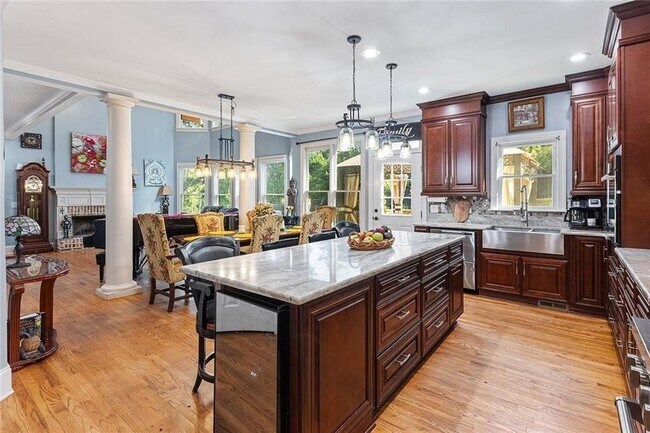 Building Photo - 8465 Bethel Ridge Ct