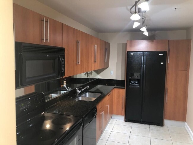 Building Photo - 3000 S Ocean Dr