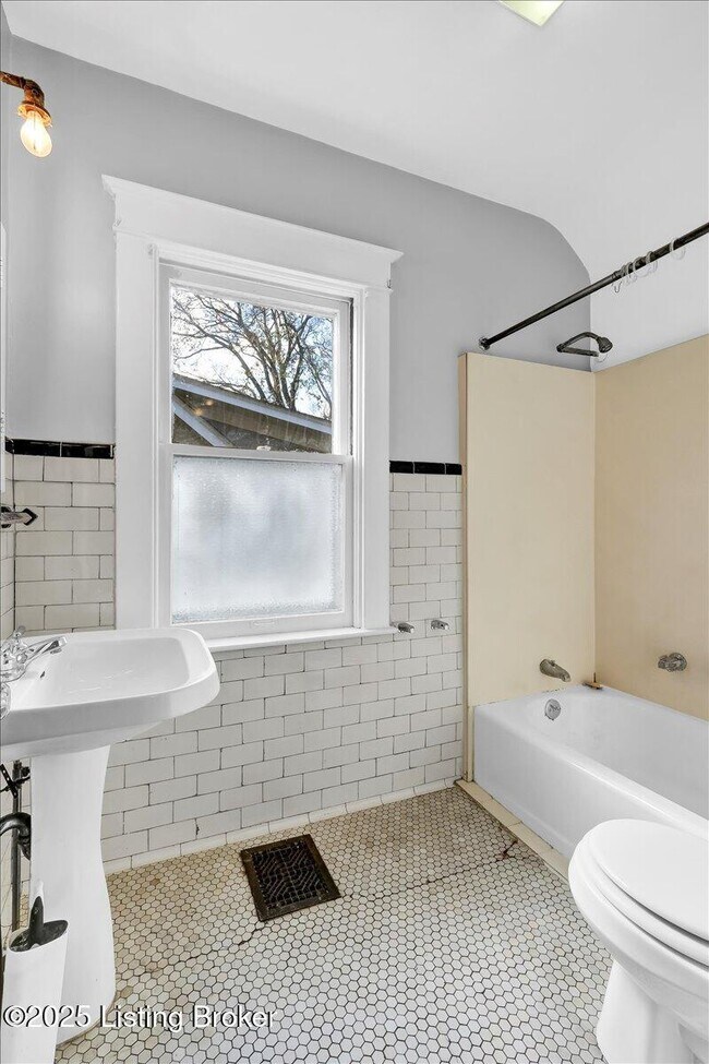 Building Photo - 2059 Alta Ave