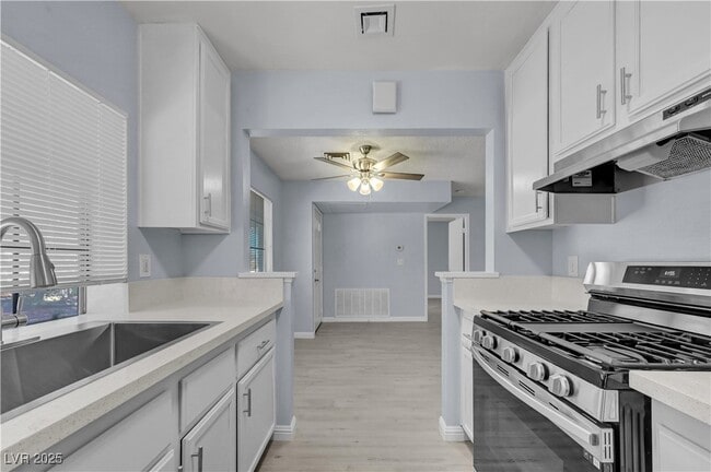 Building Photo - 4730 Nara Vista Way