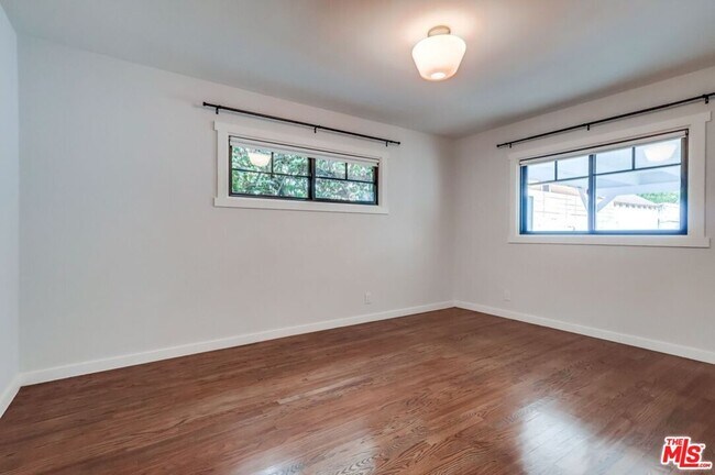 Building Photo - 3725 Edenhurst Ave