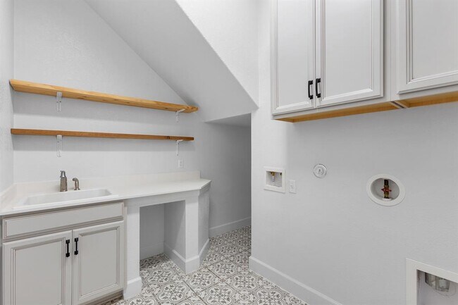 Building Photo - 1046 Hazy Hills Loop