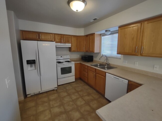 Building Photo - Fox Cove Unit