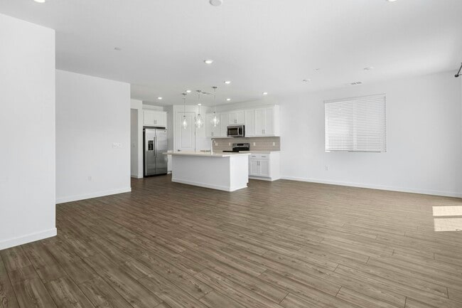 Building Photo - 3278 Vallonea St