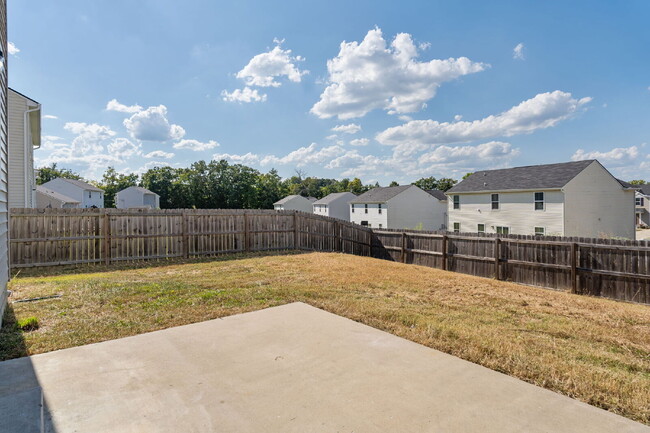 Building Photo - Spacious 4-Bedroom Home for Rent in Prime ...