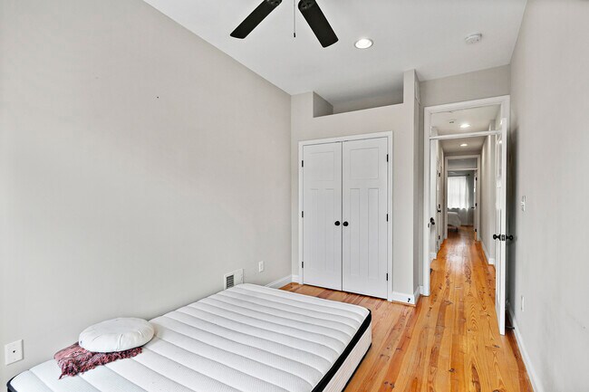 Building Photo - 614 S Port St