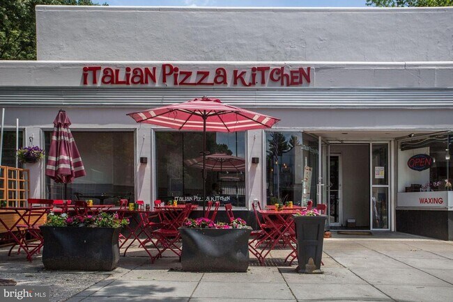 Building Photo - 3808 Veazey St NW