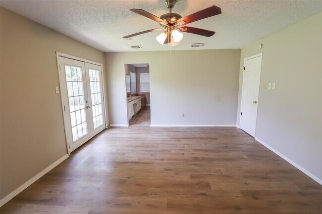 Building Photo - 1546 Ridgebriar Dr