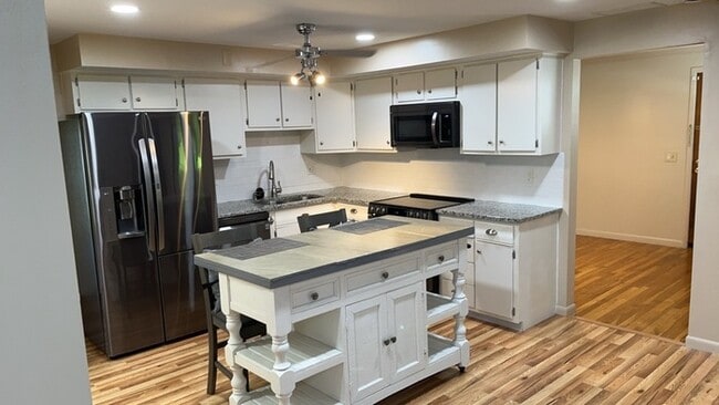 Building Photo - 811 Kenbrook Dr