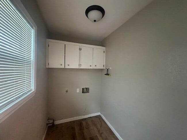 Building Photo - 893 Palm St