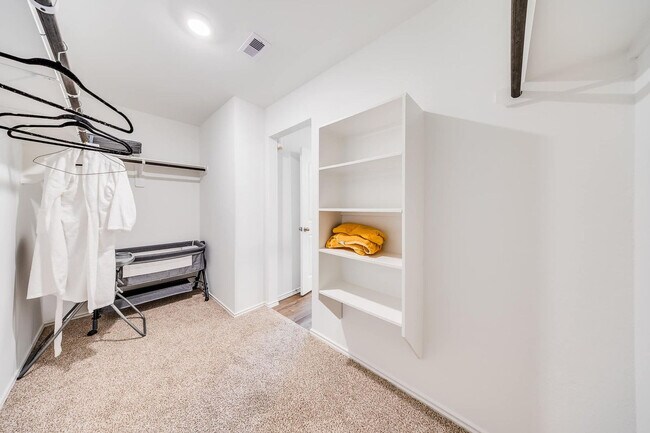 Building Photo - 6055 Diamond Vis Ct