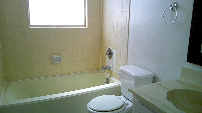 Building Photo - Adorable Single Level Eastside Duplex With Evaporative Air Located In Quiet Neighborhood