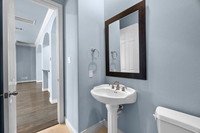 Building Photo - 2820 Sherwin St