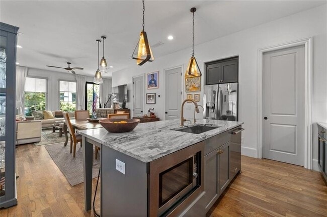 Building Photo - 518 Bismark Rd NE