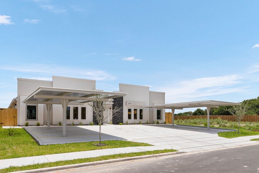 Building Photo - 2020 Summerland Ln