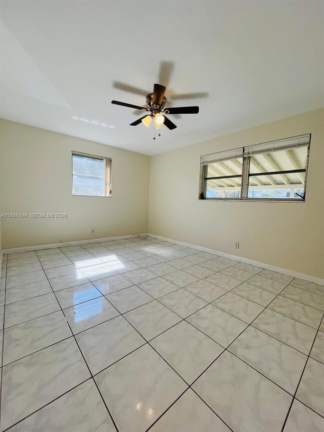 Building Photo - 5654 NE 5th Ave