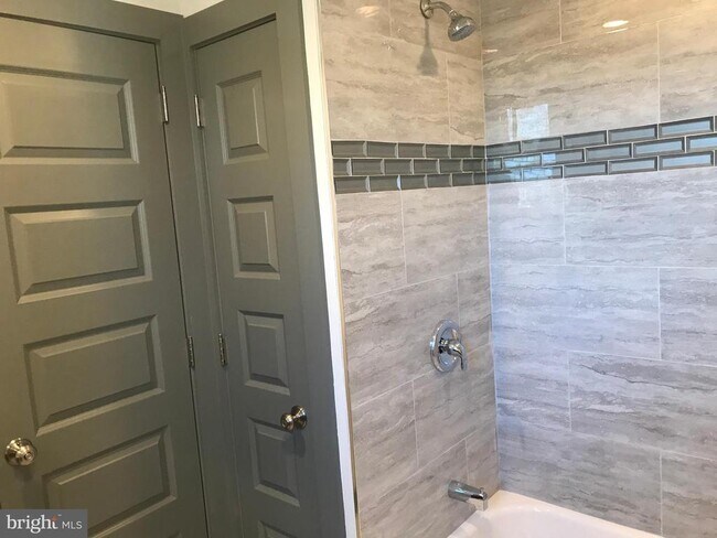 Building Photo - 1829 N Ringgold St