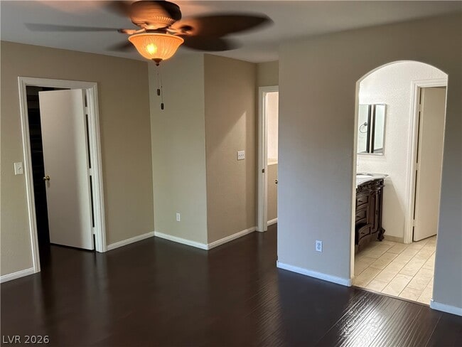 Building Photo - 10021 Calabasas Ave