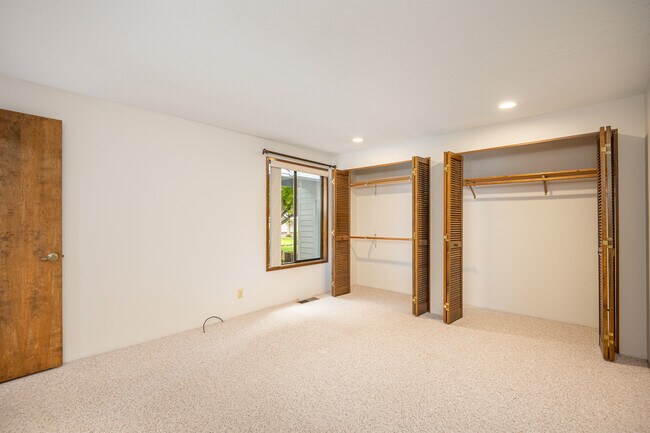 Building Photo - 4326 Lone Oak Rd SE