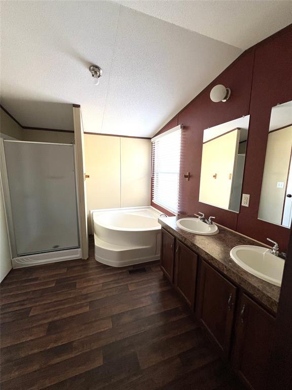 Building Photo - 101 Maple Ln