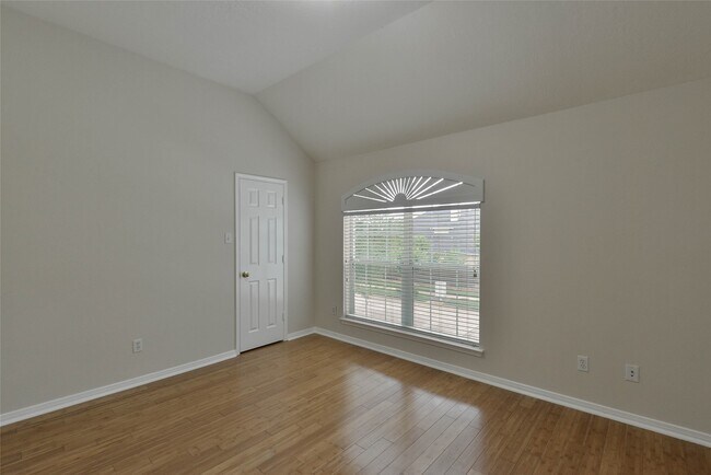 Building Photo - 15707 Sandisfield Ln