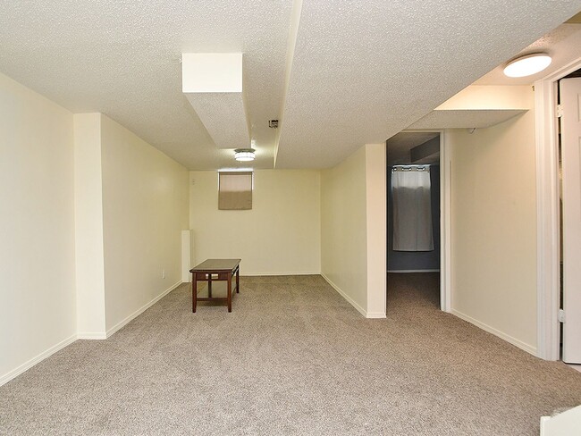 Building Photo - Cute Bungalow