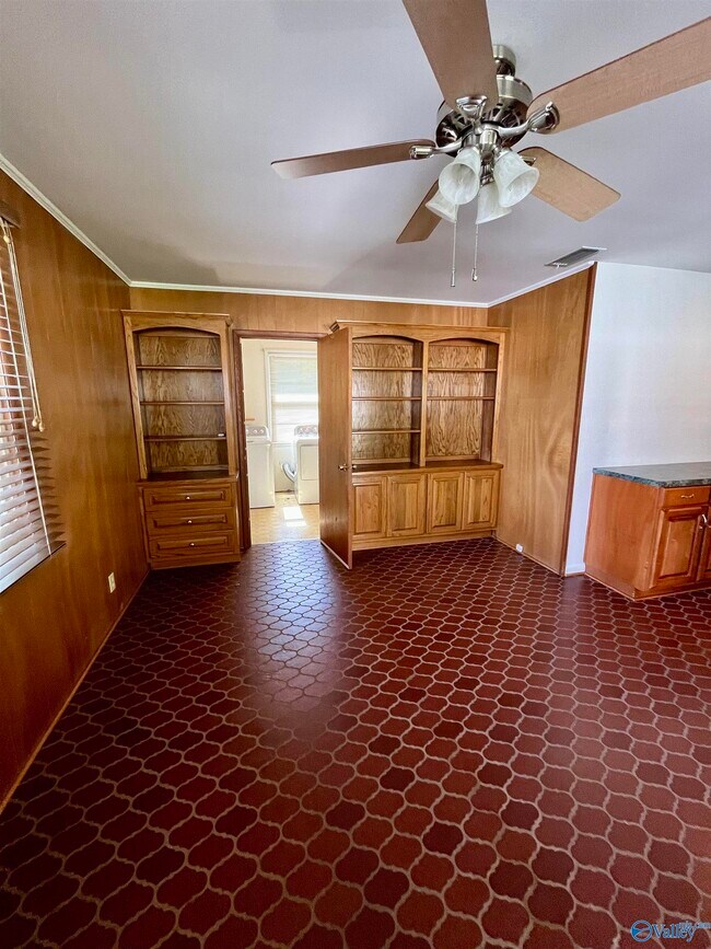 Building Photo - 415 Harolds Dr NW