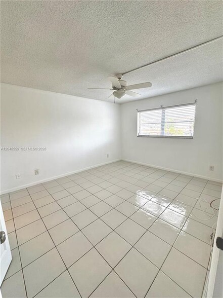 Building Photo - 2495 SW 82nd Ave