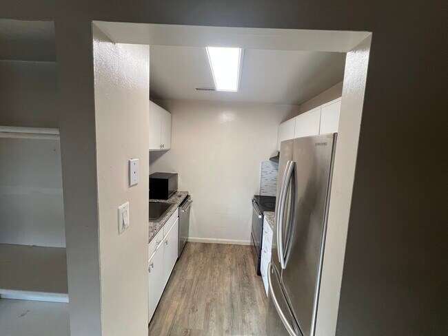 Building Photo - 2 Banyan Wood Ct