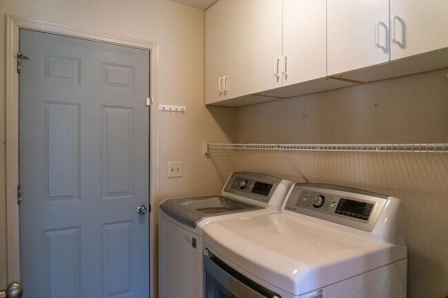 Building Photo - 40 Wayward Path