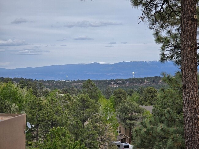 Building Photo - Beautiful Quemazon Home (5085 Alegria)