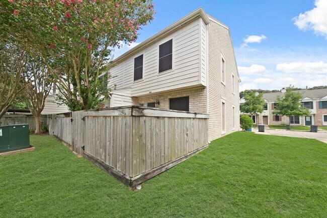 Building Photo - 2808 Grants Lake Blvd
